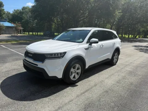 Photos of 2022 Kia Sorento LX Sport Utility 4D for sale in Orlando, FL at Winter Park Auto Exchange