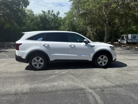 More photos of 2022 Kia Sorento LX Sport Utility 4D at Winter Park Auto Exchange, FL