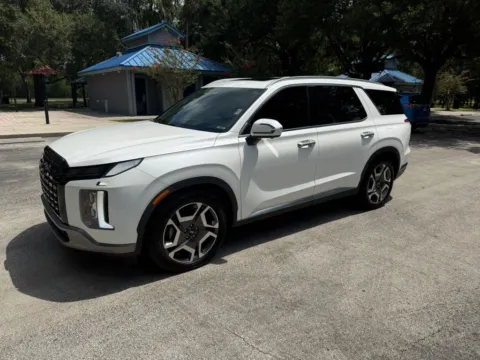 Photos of 2023 Hyundai Palisade Limited Sport Utility 4D for sale in Orlando, FL at Winter Park Auto Exchange