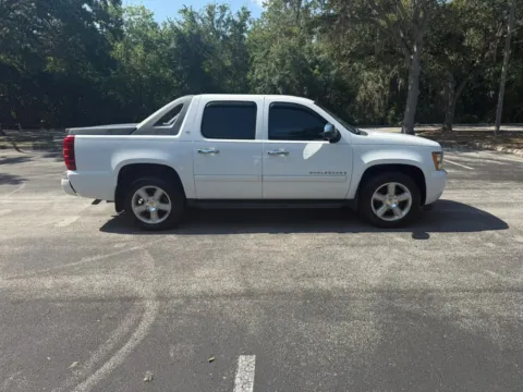 More photos of 2007 Chevrolet Avalanche LT Sport Utility Pickup 4D 5 1/4 ft at Winter Park Auto Exchange, FL