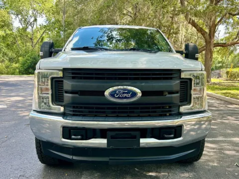 More photos of 2019 Ford F350 Super Duty Crew Cab XL Pickup 4D 8 ft at Winter Park Auto Exchange, FL