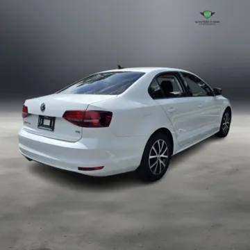 More photos of 2016 Volkswagen Jetta 1.4T SE Sedan 4D at Winter Park Auto Exchange, FL