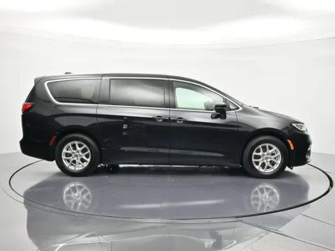 More photos of 2023 Chrysler Pacifica Touring L at Beck Chrysler Dodge Jeep RAM, FL