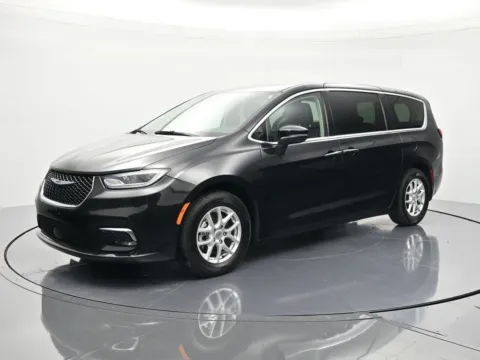 Black 2023 Chrysler Pacifica Touring L for sale in Palatka, FL