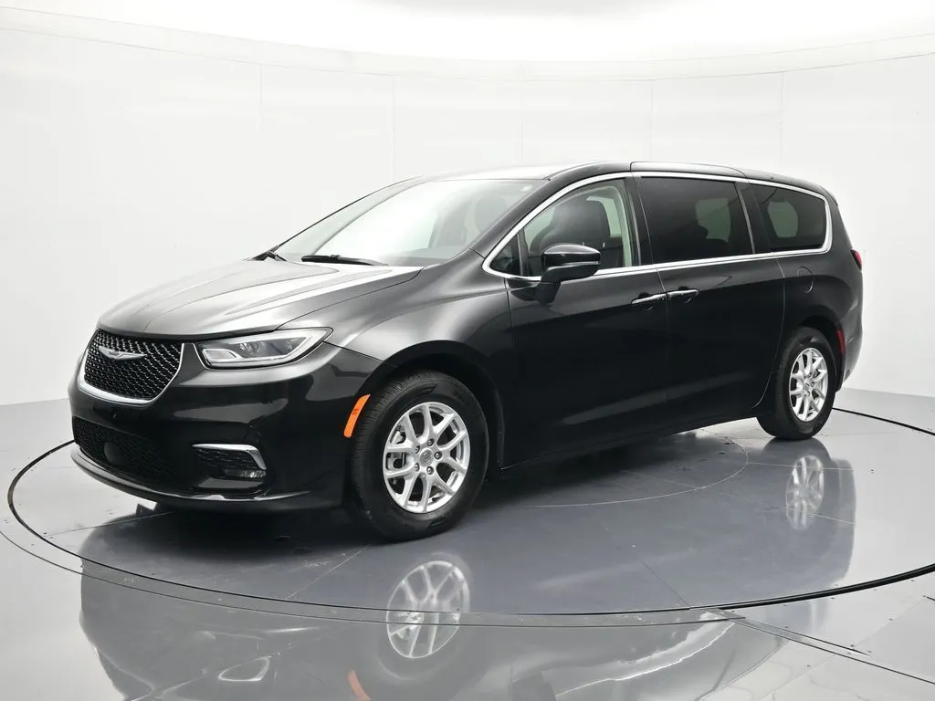 Black 2023 Chrysler Pacifica Touring L for sale in Palatka, FL