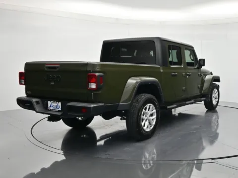 More photos of 2023 Jeep Gladiator Sport S at Beck Chrysler Dodge Jeep RAM, FL