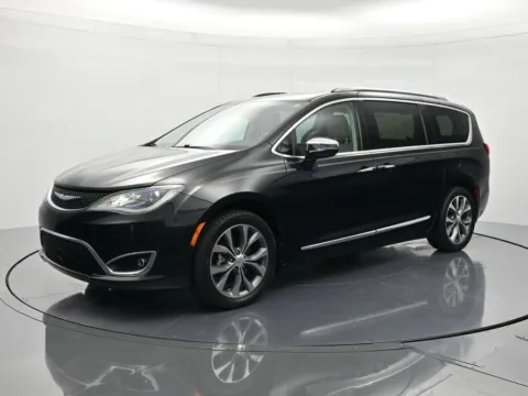 Black 2017 Chrysler Pacifica Limited for sale in Palatka, FL