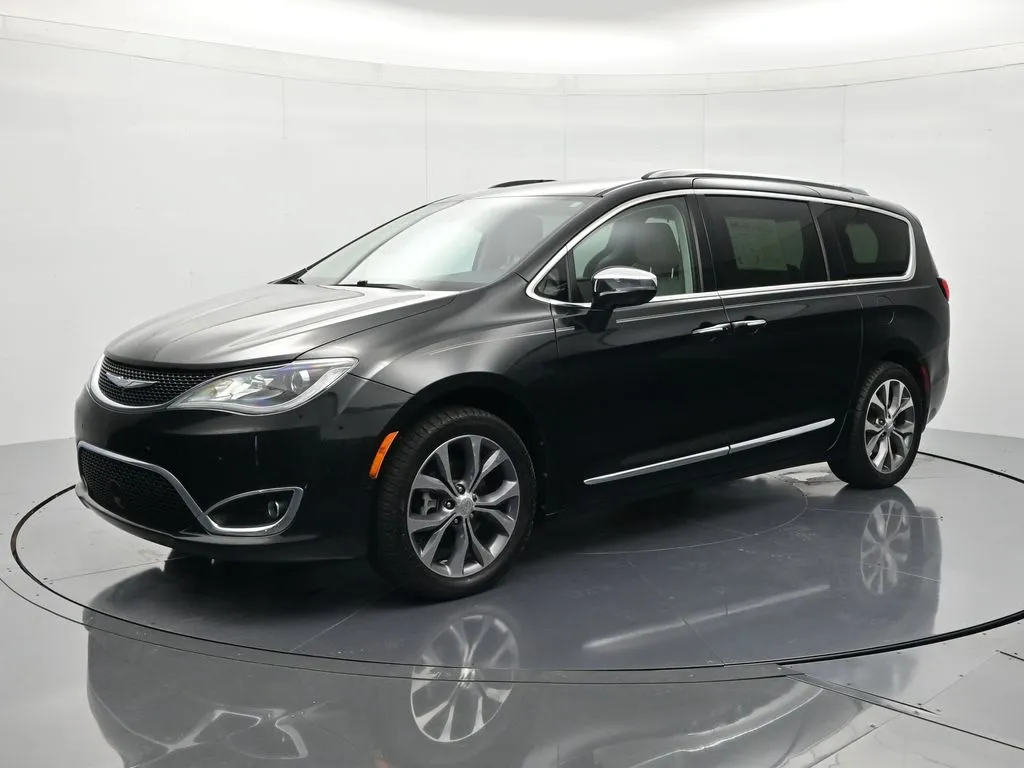Black 2017 Chrysler Pacifica Limited for sale in Palatka, FL