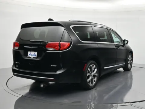 More photos of 2017 Chrysler Pacifica Limited at Beck Chrysler Dodge Jeep RAM, FL