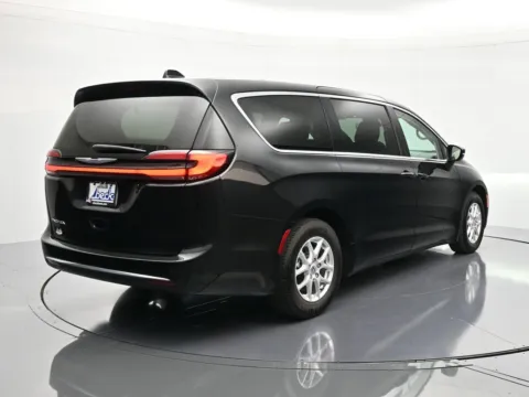 More photos of 2023 Chrysler Pacifica Touring L at Beck Chrysler Dodge Jeep RAM, FL