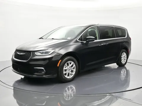 Black 2023 Chrysler Pacifica Touring L for sale in Palatka, FL