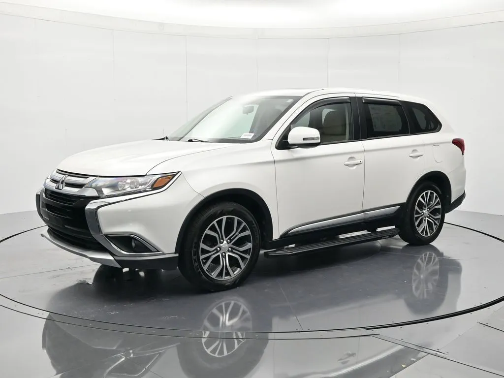 Silver 2018 Mitsubishi Outlander SE for sale in Palatka, FL