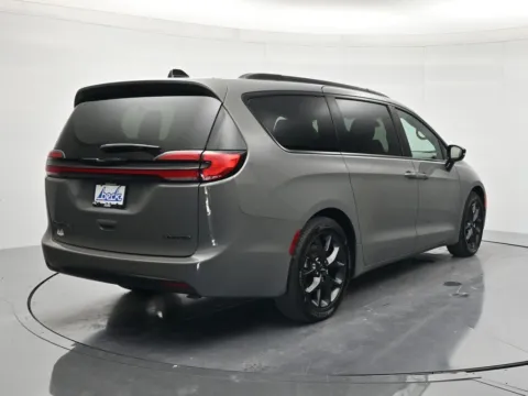 More photos of 2025 Chrysler Pacifica Limited at Beck Chrysler Dodge Jeep RAM, FL
