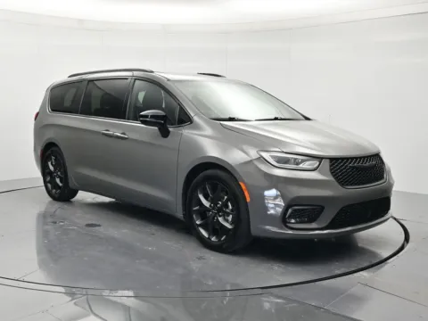 Another view of 2025 Chrysler Pacifica Limited for sale in Palatka, FL at Beck Chrysler Dodge Jeep RAM