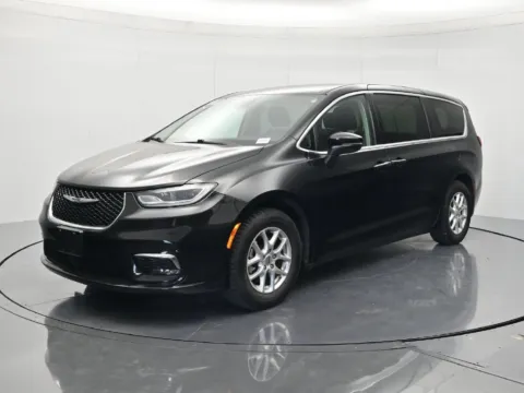 Black 2023 Chrysler Pacifica Touring L for sale in Palatka, FL