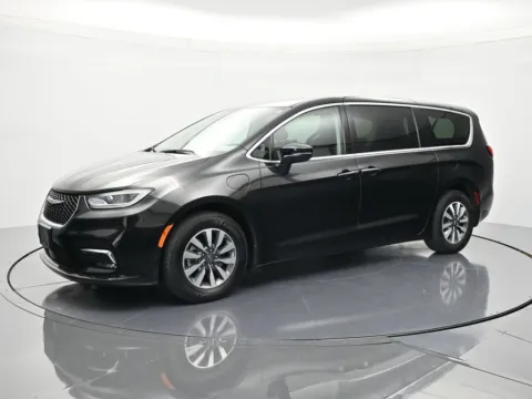 Black 2023 Chrysler Pacifica Hybrid Touring L for sale in Palatka, FL