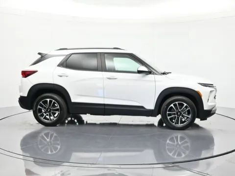 More photos of 2025 Chevrolet TrailBlazer LT at Oasis Auto Sales, FL