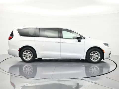 More photos of 2024 Chrysler Pacifica Touring at Oasis Auto Sales, FL