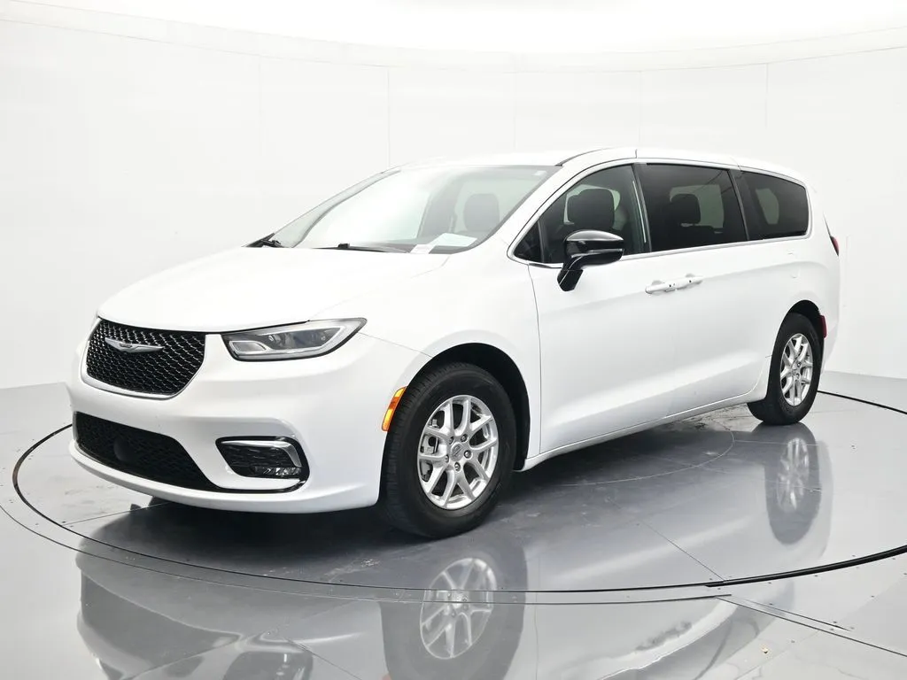 White 2024 Chrysler Pacifica Touring for sale in Palatka, FL