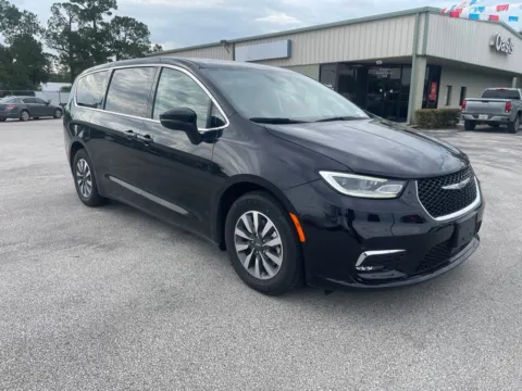 Photos of 2023 Chrysler Pacifica Hybrid Touring L for sale in Palatka, FL at Oasis Auto Sales