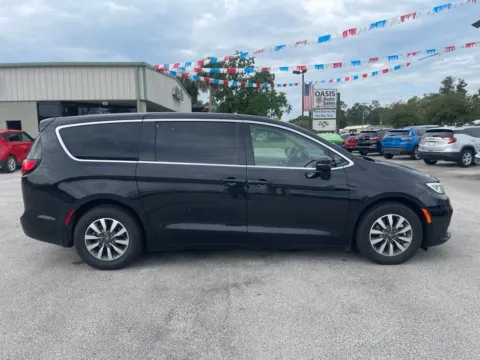 Black 2023 Chrysler Pacifica Hybrid Touring L for sale in Palatka, FL
