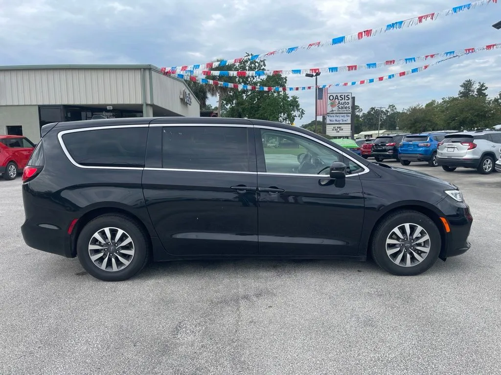 Black 2023 Chrysler Pacifica Hybrid Touring L for sale in Palatka, FL