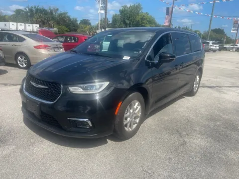 More photos of 2025 Chrysler Pacifica Select at Oasis Auto Sales, FL