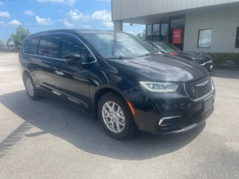 Photos of 2025 Chrysler Pacifica Select for sale in Palatka, FL at Oasis Auto Sales