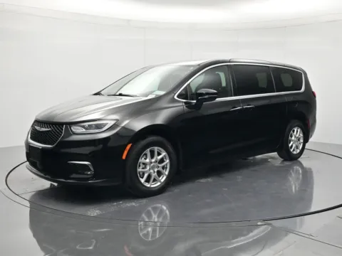 Black 2025 Chrysler Pacifica Select for sale in Palatka, FL