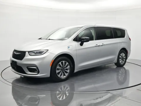 Silver 2024 Chrysler Pacifica Hybrid Select for sale in Palatka, FL