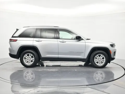 More photos of 2023 Jeep Grand Cherokee Laredo at Oasis Auto Sales, FL