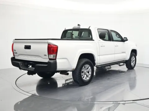 More photos of 2017 Toyota Tacoma SR5 at Oasis Auto Sales, FL
