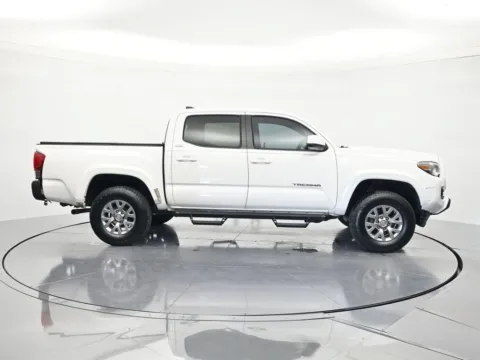 More photos of 2017 Toyota Tacoma SR5 at Oasis Auto Sales, FL