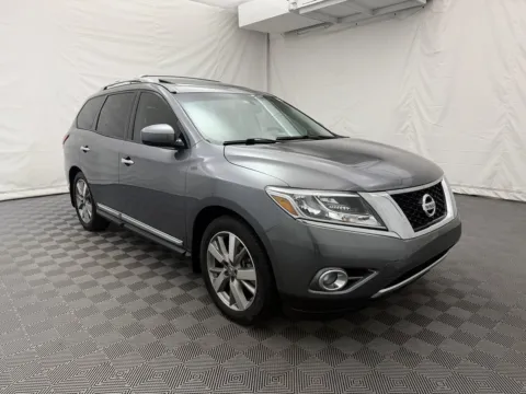 More photos of 2016 Nissan Pathfinder Platinum at Autos of Chicago, IL