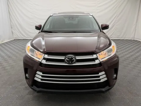 Another view of 2019 Toyota Highlander XLE for sale in Arlington Heights, IL at Autos of Chicago