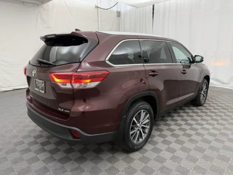 More photos of 2019 Toyota Highlander XLE at Autos of Chicago, IL