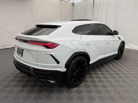 More photos of 2021 Lamborghini Urus Pearl Capsule at Autos of Chicago, IL