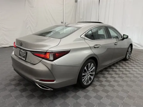 More photos of 2019 Lexus ES 350 at Autos of Chicago, IL