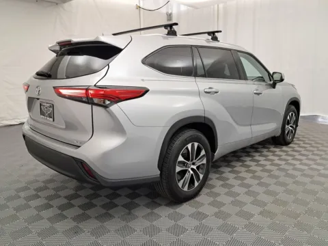 Another view of 2021 Toyota Highlander XLE for sale in Arlington Heights, IL at Autos of Chicago