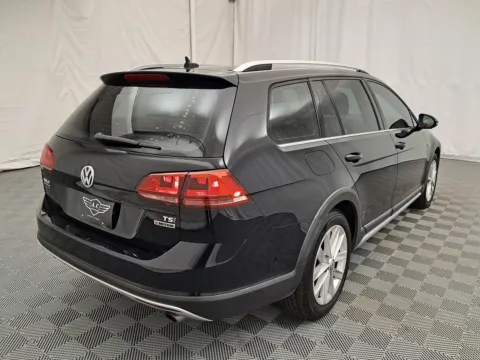 More photos of 2017 Volkswagen Golf Alltrack SEL at Autos of Chicago, IL