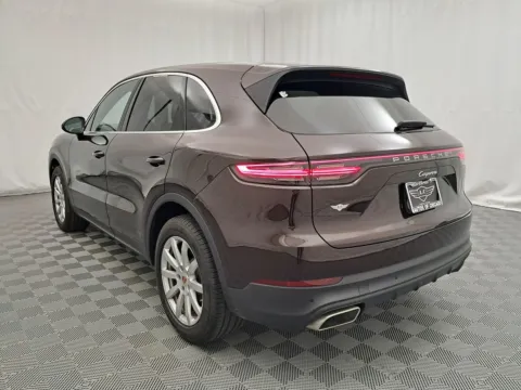 More photos of 2019 Porsche Cayenne at Autos of Chicago, IL