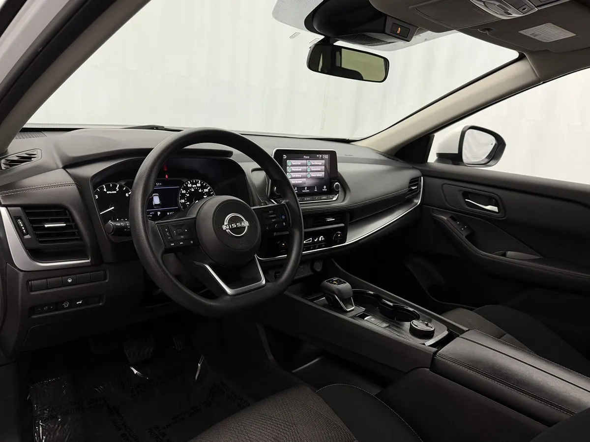 2024 Nissan Rogue SV - Photo 6
