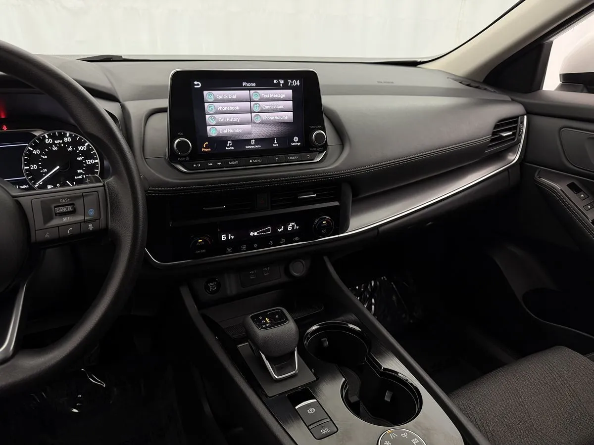 2024 Nissan Rogue SV - Photo 18