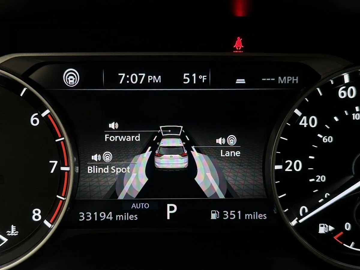 2024 Nissan Rogue SV - Photo 11