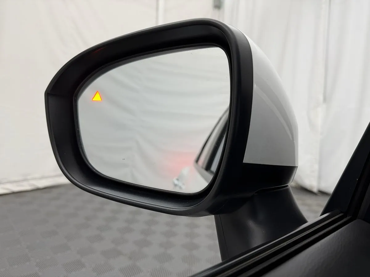 2024 Nissan Rogue SV - Photo 17