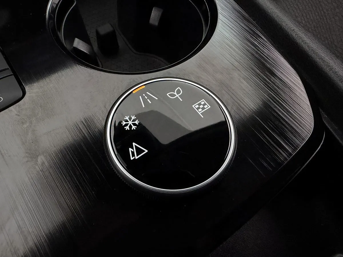 2024 Nissan Rogue SV - Photo 25