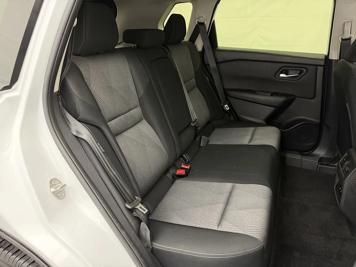2024 Nissan Rogue SV - Photo 28
