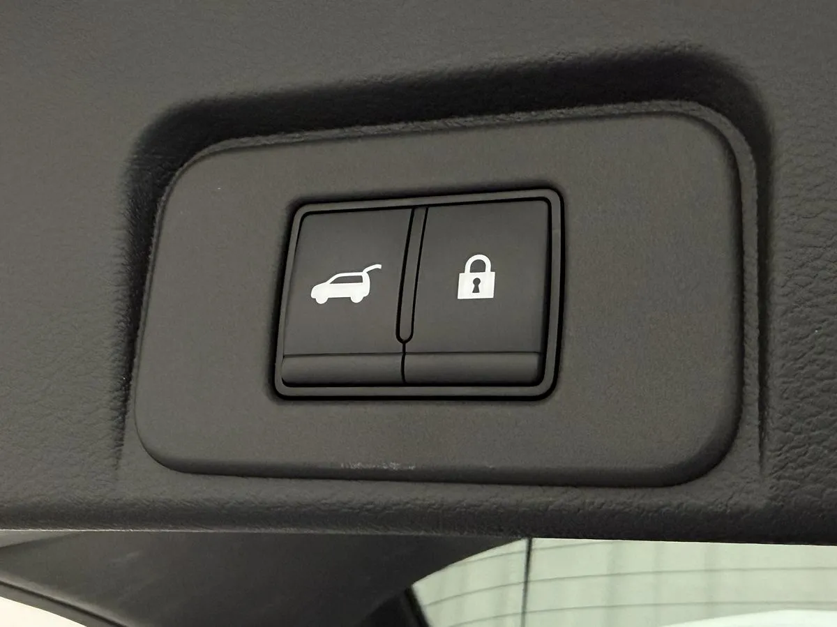 2024 Nissan Rogue SV - Photo 31