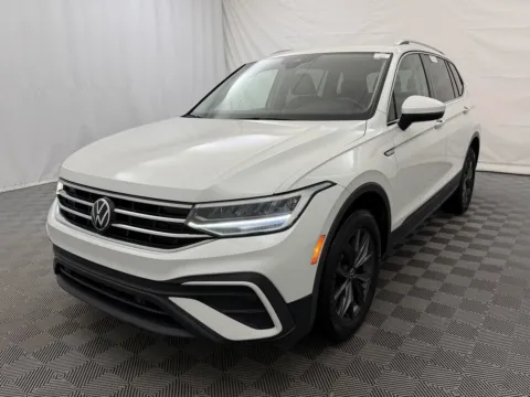 Photos of 2023 Volkswagen Tiguan SE for sale in Arlington Heights, IL at Autos of Chicago