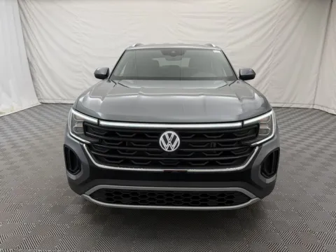 Photos of 2025 Volkswagen Atlas Cross Sport 2.0T SE w/Technology for sale in Arlington Heights, IL at Autos of Chicago